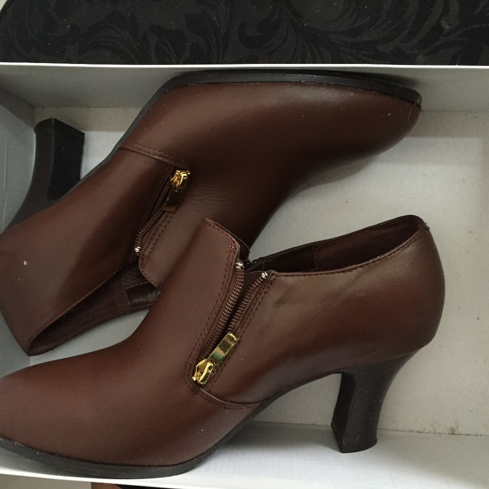 Brand New Shoe Boots in Cognac Size 10
